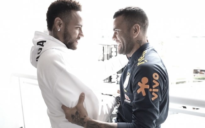 No Instagram, Daniel Alves apoia Neymar contra o racismo: "Não há espaço"