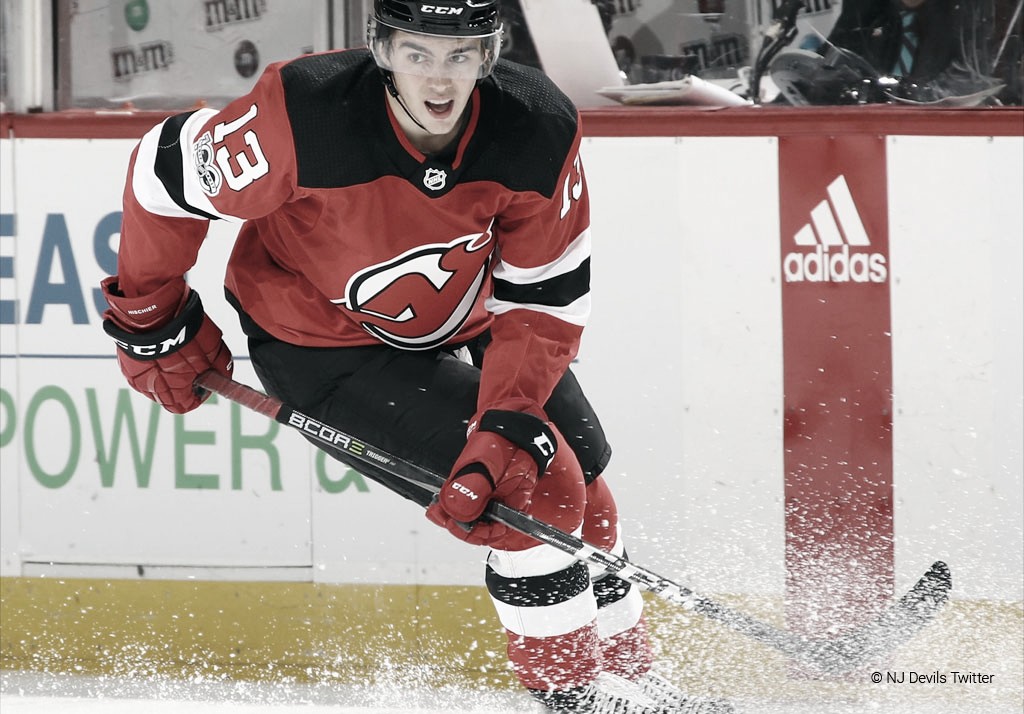Nico Hischier se garantiza los próximos 7 años con los New Jersey Devils Nico Hischier se garantiza los próximos 7 años con los New Jersey Devils