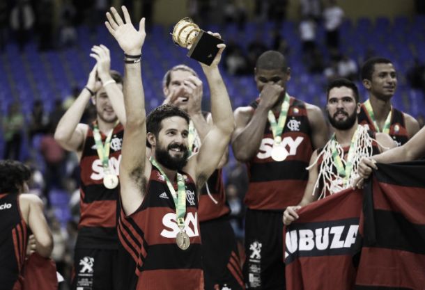 Após perda de Benite, Flamengo se desfaz de quase metade do time campeão do NBB