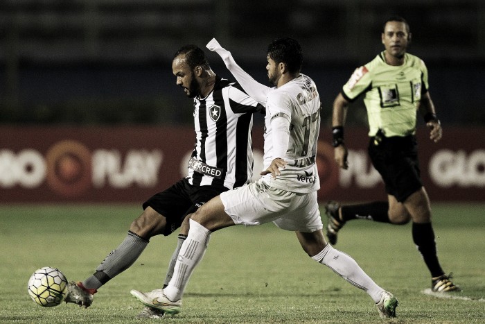 Com gol nos acréscimos, Botafogo encosta no G-6 e agrava situação do Figueirense