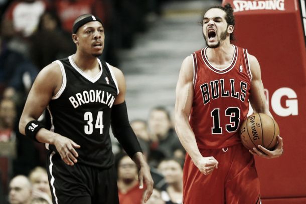 Noah comanda, garrafão domina, e Bulls vencem Nets em Chicago