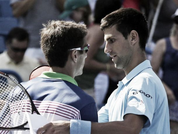 Djokovic joga mal, perde para Robredo e está fora do ...