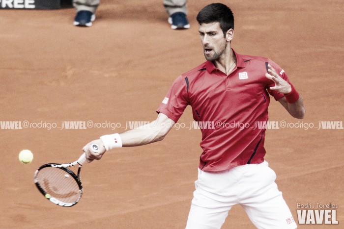 Djokovic sufre en su estreno en Doha