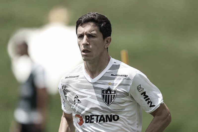Nome de Nacho Fernández aparece no BID e meia está apto a estrear pelo Atlético-MG