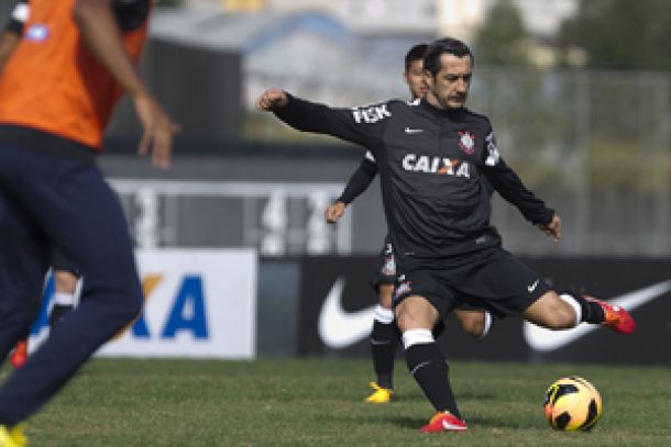 Douglas, ex-Corinthians, é o novo reforço do Vasco