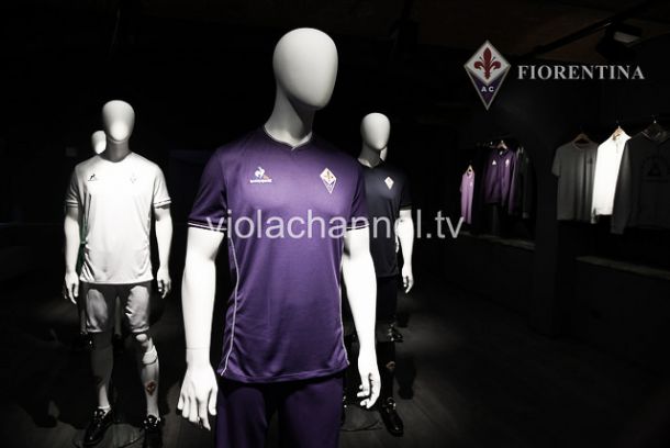 Fiorentina apresenta novo uniforme para temporada 2015/2016