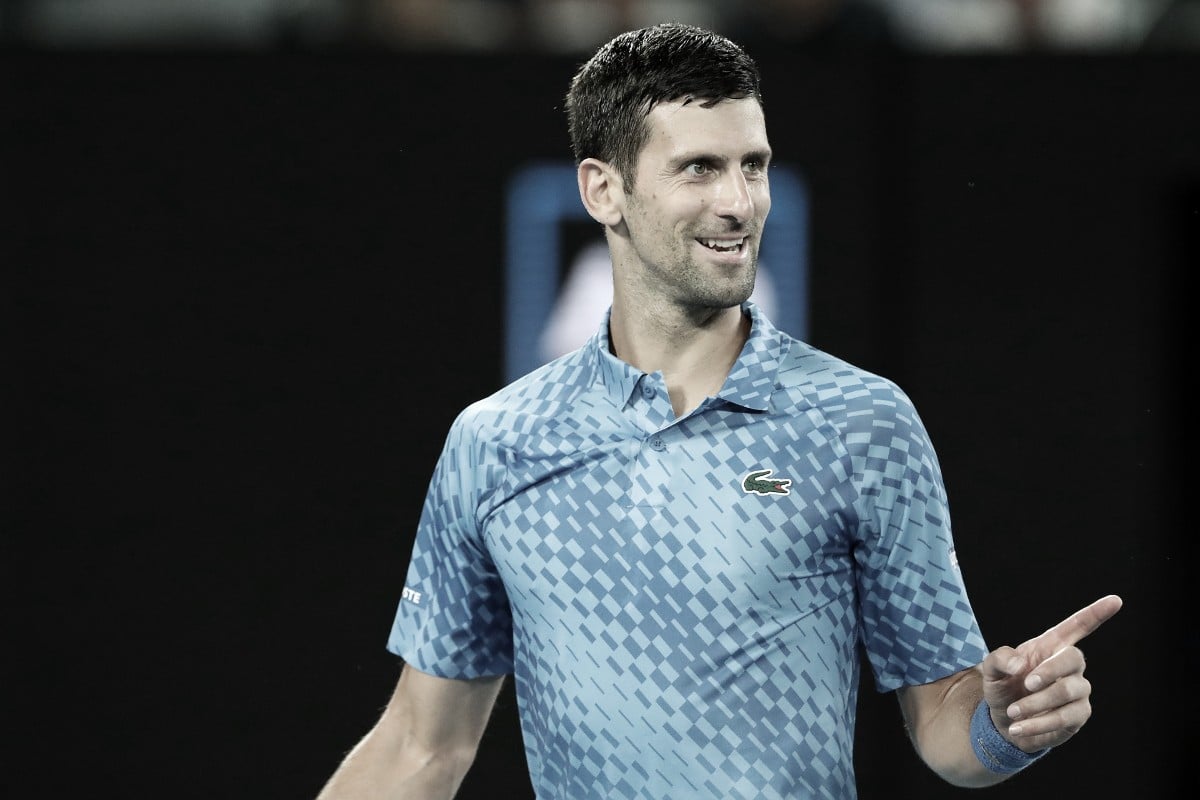 Novak Djokovic arranca con sólida victoria ante Carballés Baena 