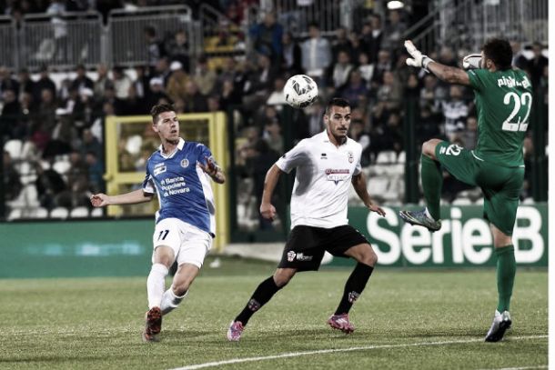 Pro Vercelli - Novara 0-1: decide una stupenda punizione di Viola Pro Vercelli - Novara 0-1: decide una stupenda punizione di Viola