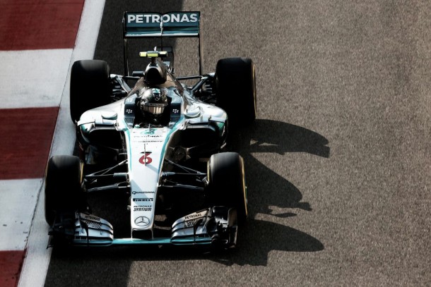 Nico Rosberg encerra temporada 2015 da Fórmula 1 com vitória em Abu Dhabi