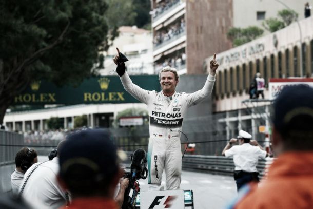 Rosberg vence em Mônaco após falha na estratégia de Hamilton