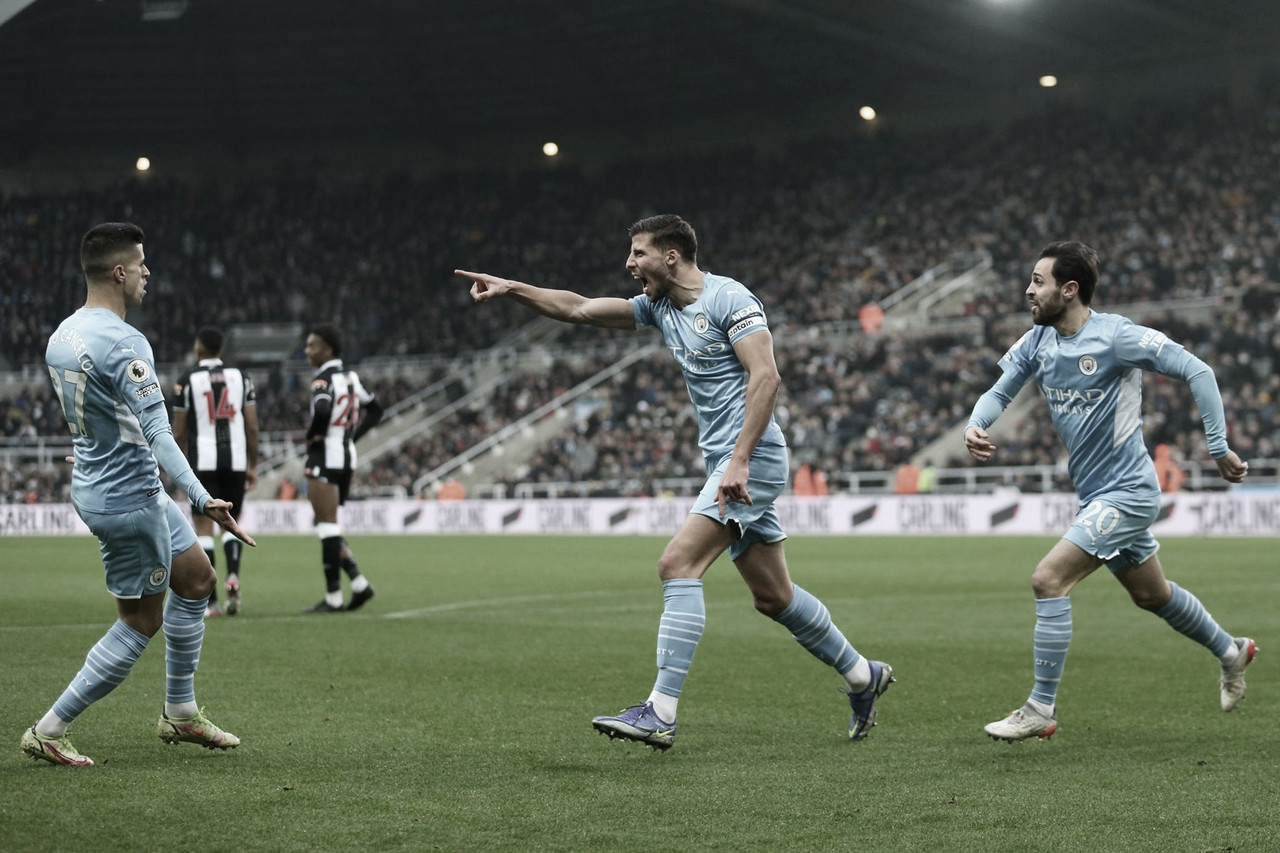 Manchester City goleia Newcastle em St. James' Park e segue na liderança