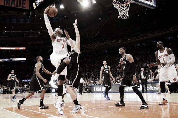Los Knicks se llevan el derbi de Nueva York y se colocan en puestos de Playoffs