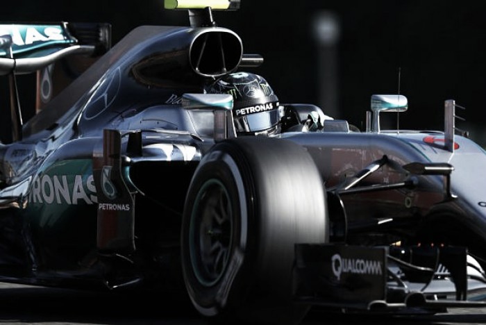 Nico Rosberg se lleva la pole en la ausencia de Lewis Hamilton