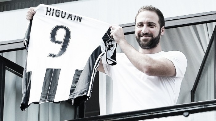Higuain situation boils over further, father and brother back his actions
