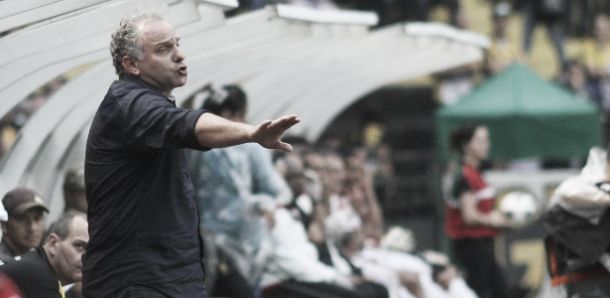 Treinador do Criciúma assume responsabilidade pela derrota: "Peço desculpas aos torcedores"