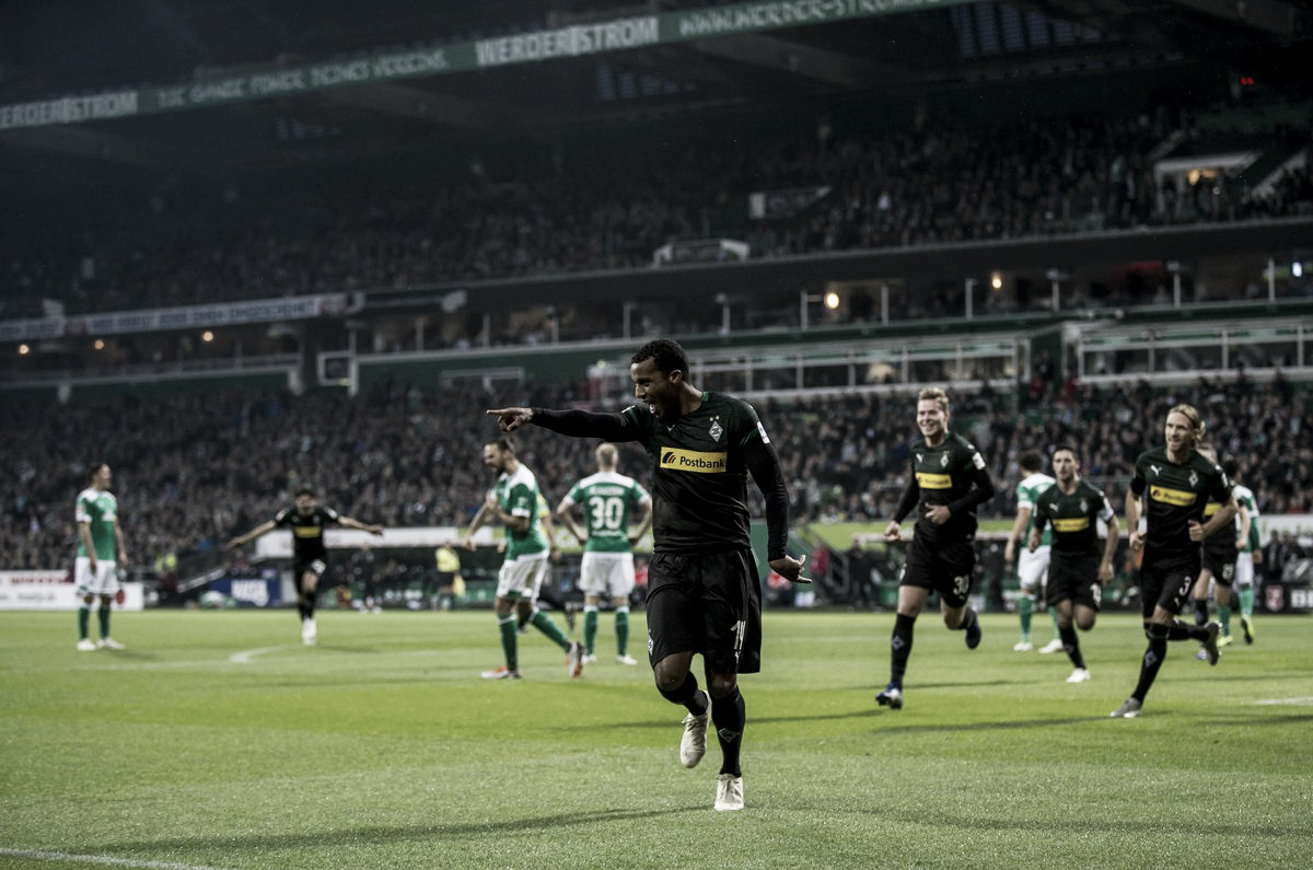Pléa brilha, marca três vezes e Borussia Monchengladbach vence Werder Bremen