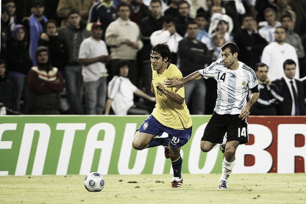 Em Rosário, Brasil derruba Argentina de Maradona e garante ida à Copa do Mundo 2010; relembre