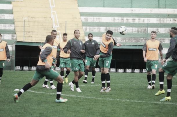 Chapecoense inicia preparação para duelos decisivos contra Vitória e Botafogo