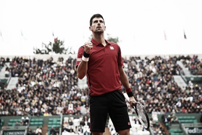 Djokovic vence Thiem em sets diretos e avança à final de Roland Garros