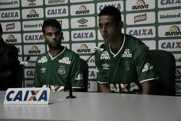 Chapecoense apresenta dois novos reforços para o Brasileirão Chapecoense apresenta dois novos reforços para o Brasileirão