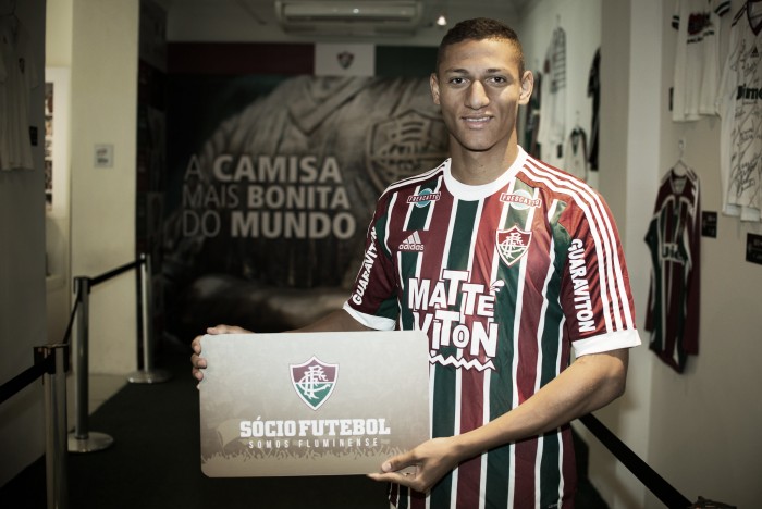 Richarlison é oficialmente apresentado no Fluminense: "Estou feliz por vestir essa camisa"