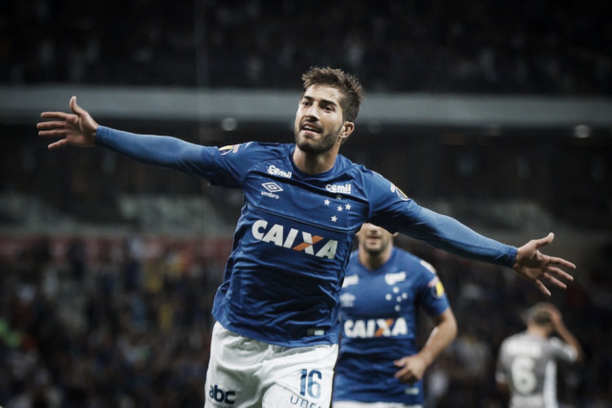 Em boa fase, Lucas Silva celebra gol e comenta sobre futuro: "Desejo é ficar no Cruzeiro"