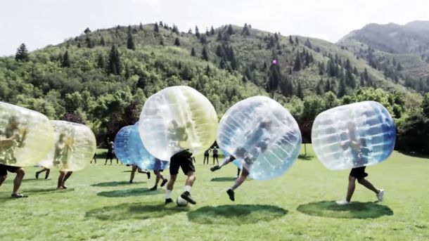Fútbol en burbujas en Lorca