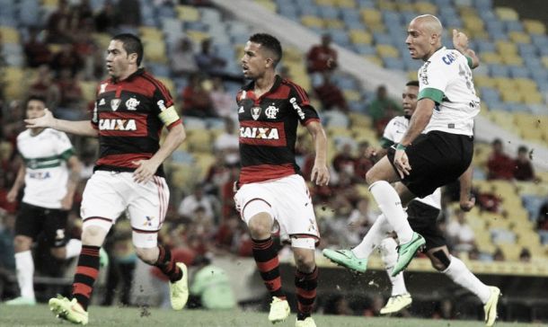 Tentando escapar do rebaixamento, Coritiba enfrenta o Flamengo no Maracanã