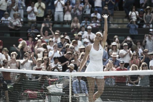 Sharapova is shaky but reaches the quarter-finals at Wimbledon 2015