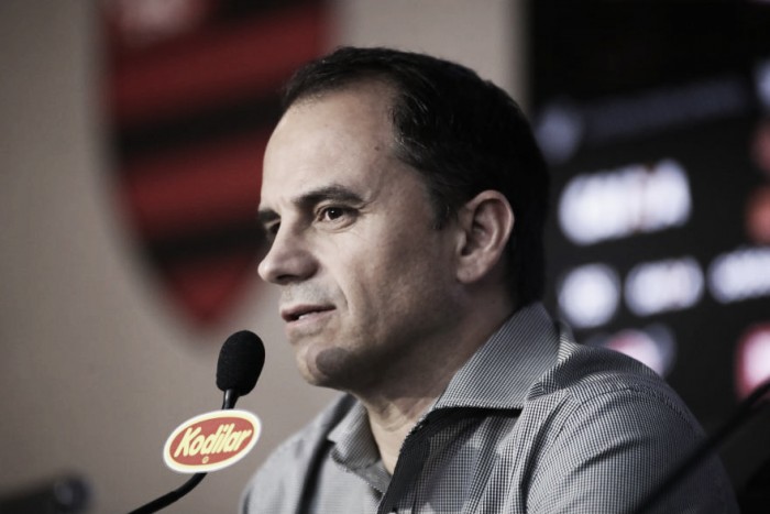 Caetano vê campanha 'pífia' do Flamengo como visitante e admite desilusão com Conca