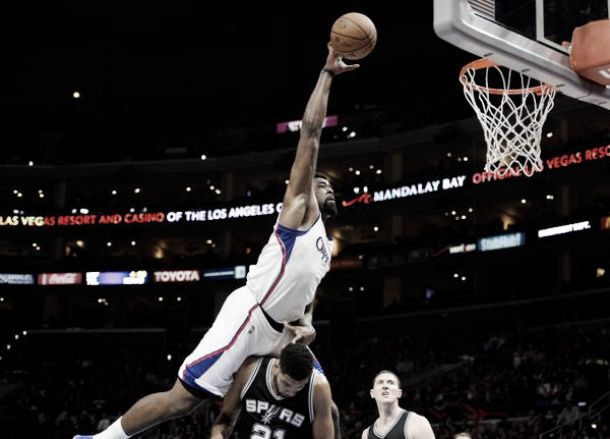 Em noite de DeAndre Jordan, Clippers vence Spurs no Staples Center