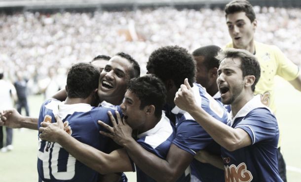 A uma vitória do título Brasileiro, Cruzeiro recebe Goiás no Mineirão