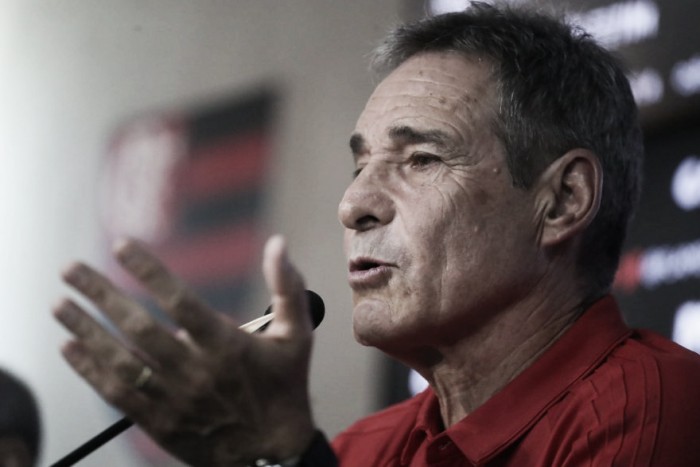 Apresentado, Carpegiani garante satisfação em retorno ao Flamengo: "Me sinto à vontade"