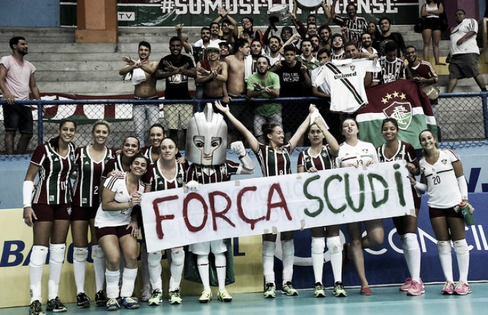 Com apoio da torcida, Fluminense consegue virada heroica sobre Bauru na Superliga Com apoio da torcida, Fluminense consegue virada heroica sobre Bauru na Superliga