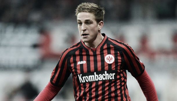 Bastian Oczipka seeks contract talks with Frankfurt