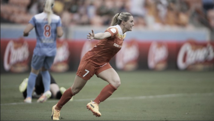 Forward Kealia Ohai re-signs with the Houston Dash for 2018