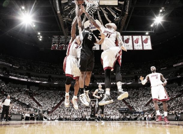Kawhi Leonard propicia la victoria de los Spurs ante Miami
