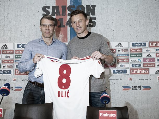 Croatian international Ivica Olic signs for Hamburg.