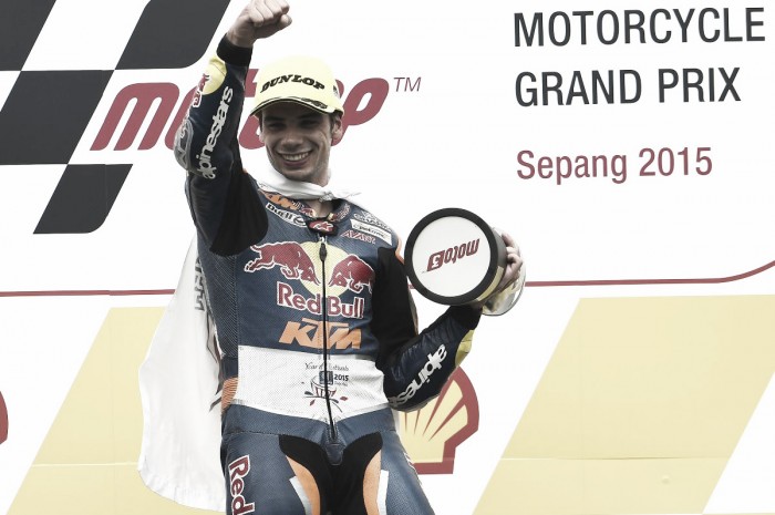 Vuelta al 2015. GP de Malasia: Oliveira gana y lleva la decisión del título a Valencia