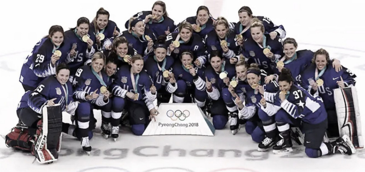 Torneo olímpico hockey hielo femenino 2022: Hoja de arce o barras y estrellas