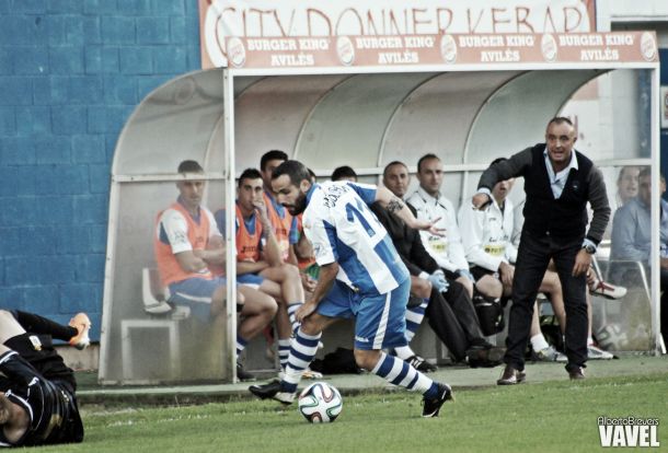 Fotos e imágenes del Real Avilés CF - Real Oviedo CF, segunda jornada del Grupo I de Segunda División B