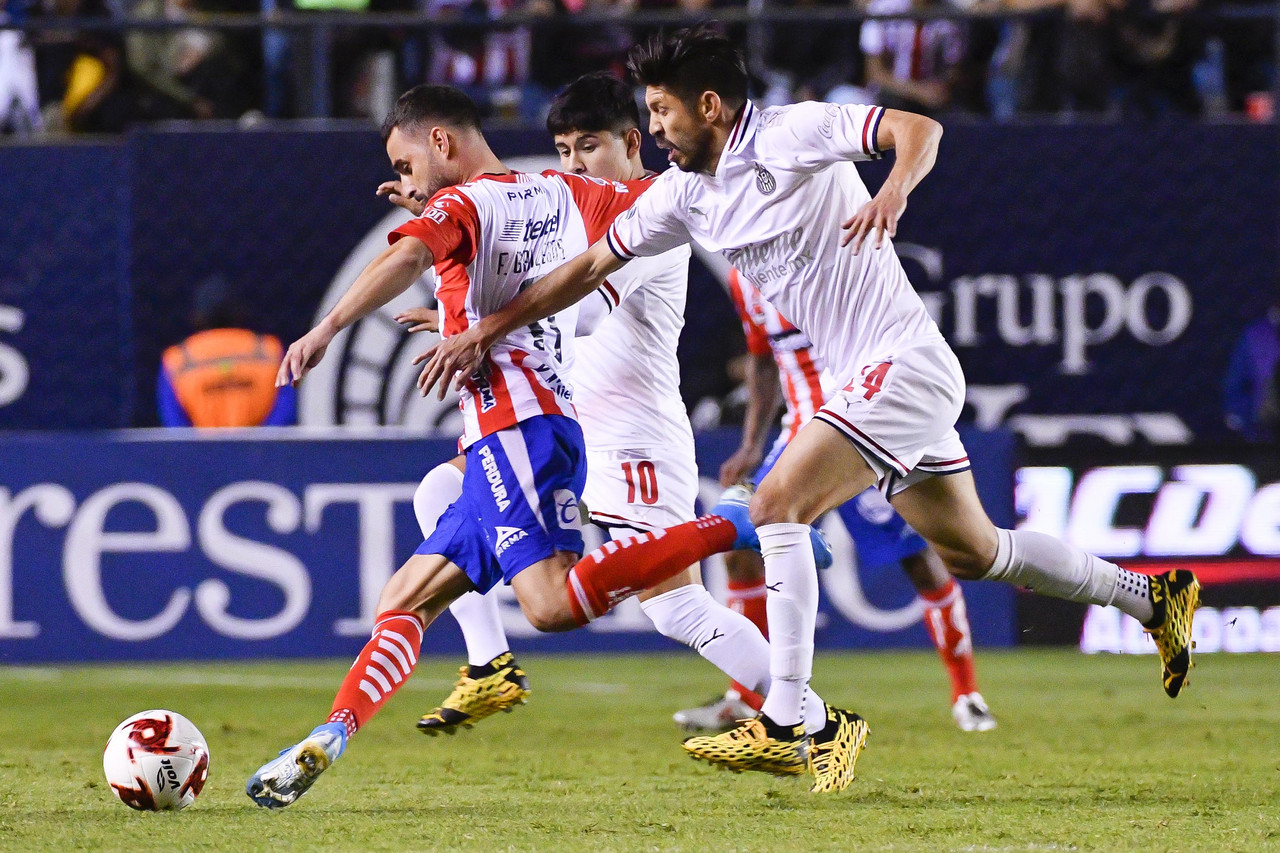 Chivas vuelve a regalar el partido, ahora empata ante San Luis