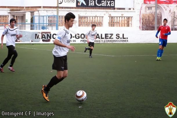 Oscar Martínez, jugador del juvenil B del Ontinyent, fallece durante un partido