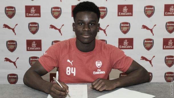 Jordi Osei-Tutu signs first professional contract with Arsenal