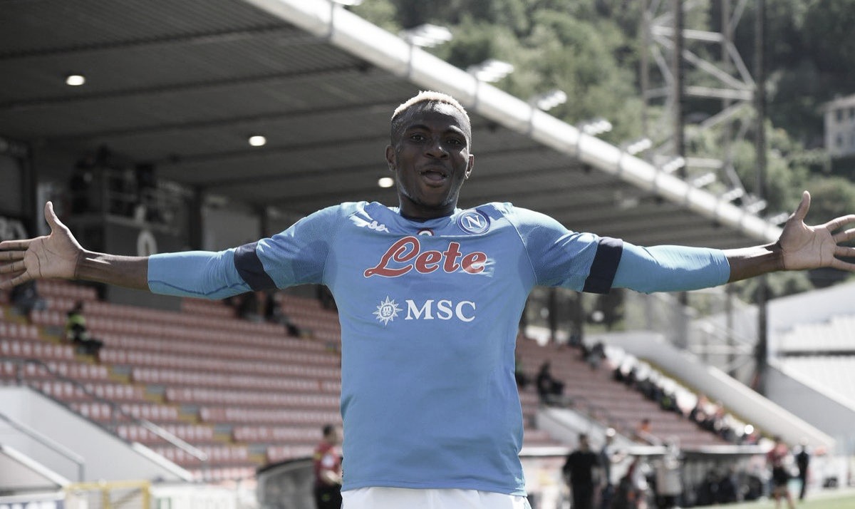 Napoli goleia Spezia fora de casa e volta ao G-4 da Serie A