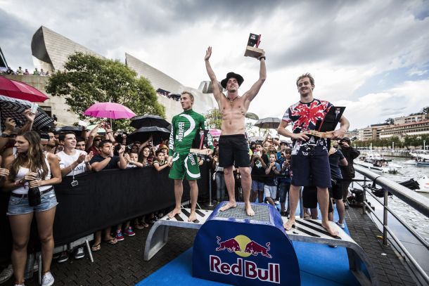 Artem Silchenko se adjudica el Red Bull Cliff Diving de Bilbao