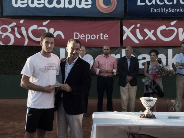 Gijón se rinde al poderío de Pablo Carreño en el Torneo Dionisio Nespral