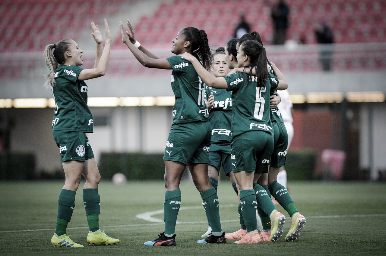 Em jogo movimentado, Palmeiras bate São Paulo pelo
Paulistão Feminino Em jogo movimentado, Palmeiras bate São Paulo pelo
Paulistão Feminino