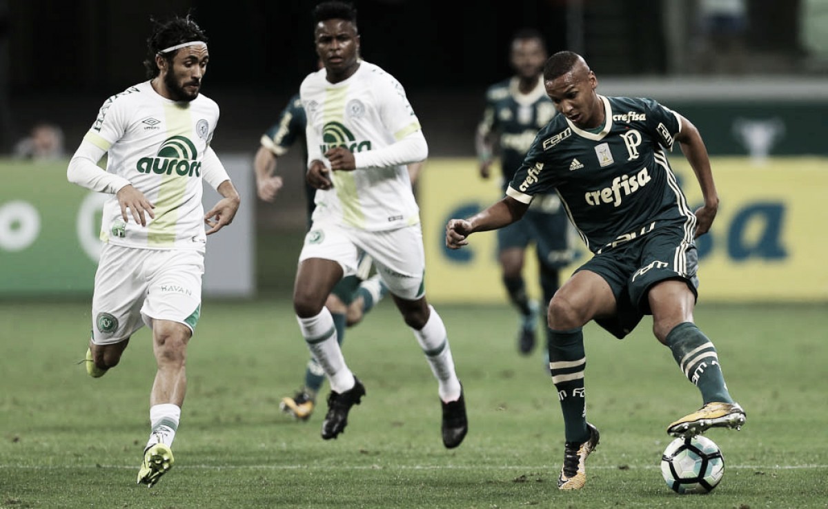 Na zona de rebaixamento, Chapecoense recebe embalado  Palmeiras no Brasileirão