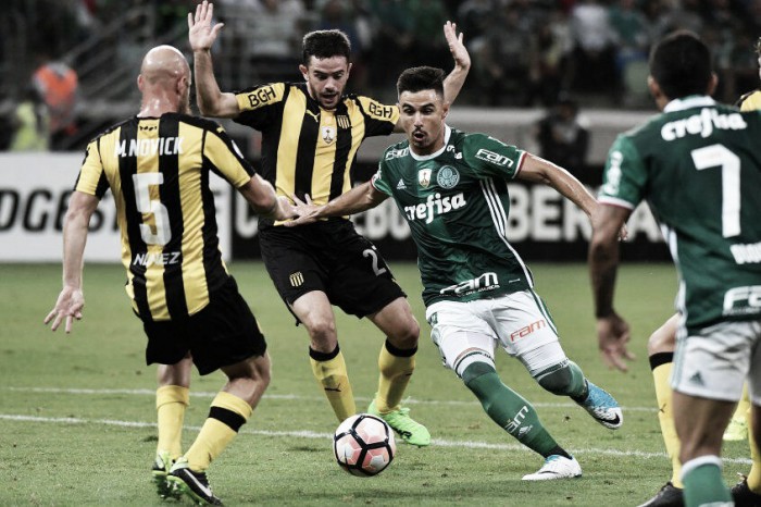 Palmeiras visita Peñarol buscando classificação antecipada nas oitavas